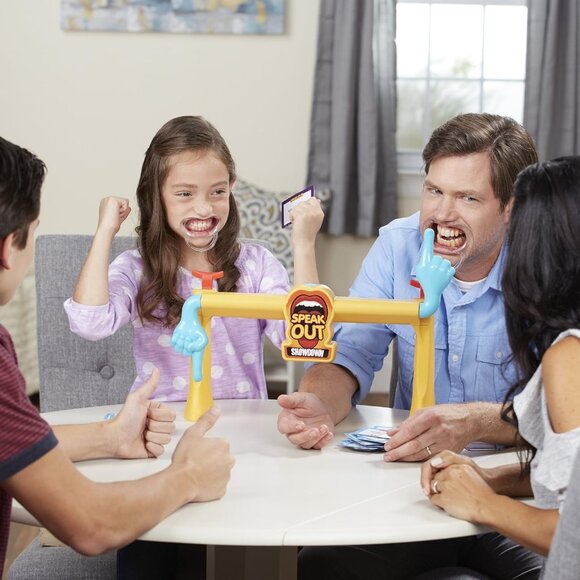 Speak Out Showdown Hasbro Game-English New in Box For Age 8+ - Picture 8 of 15